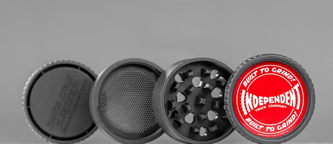 Santa Cruz Shredder Independent 4-Piece Hemp Grinder