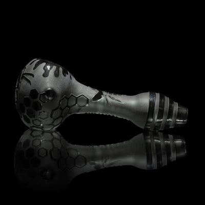 Compact Bee Hive Smoke Hand Pipe for Smooth Herbal Sessions
