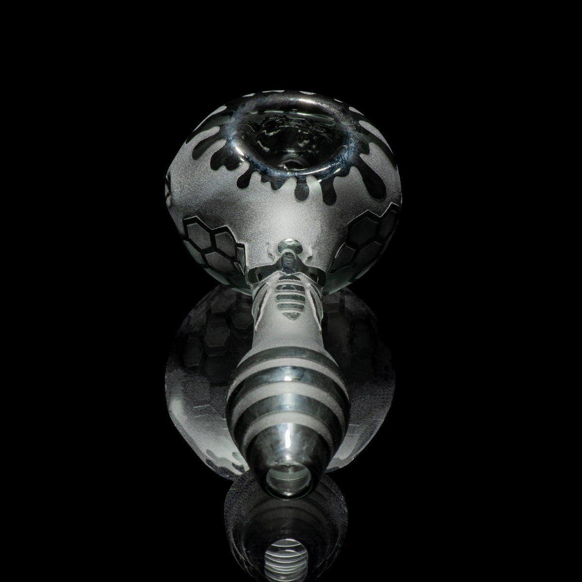 Compact Bee Hive Smoke Hand Pipe for Smooth Herbal Sessions