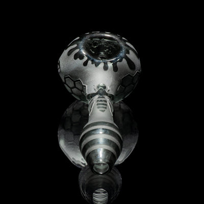 Compact Bee Hive Smoke Hand Pipe for Smooth Herbal Sessions