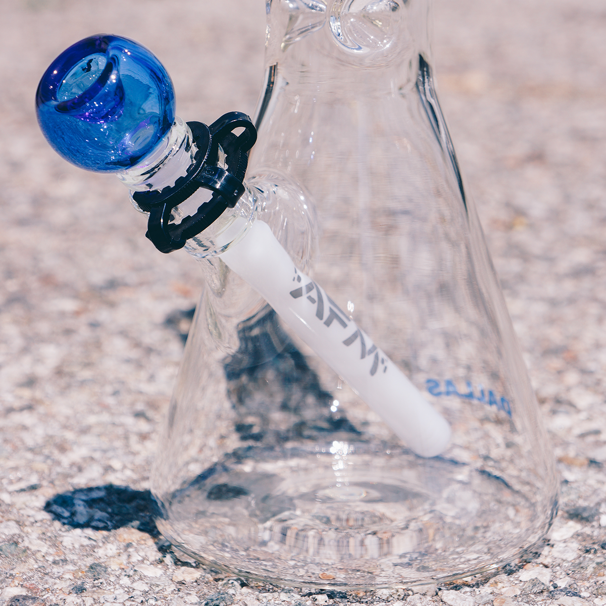 18" Dallas Football 5mm Beaker Bong Bundle