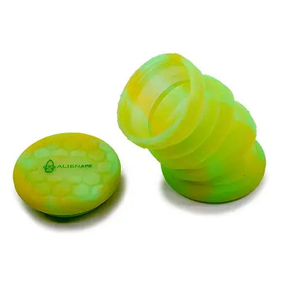 Space King collapsible silicone jar with neon green honeycomb mousepad