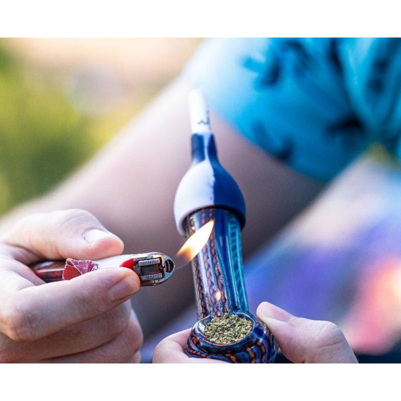 Lighting marijuana in Xlarge Weed Pipes with Smoke Blocker & Resin Adapter