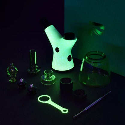 Pulsar Rök Luna Glow Dab Rig: A glowing bong with accessories for ultimate smoking experience