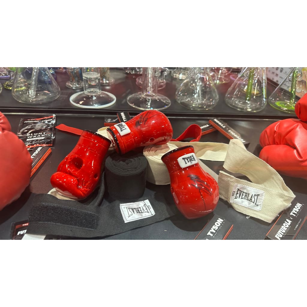 Red Tyson boxing glove hand pipe, stylish smoking accessory
